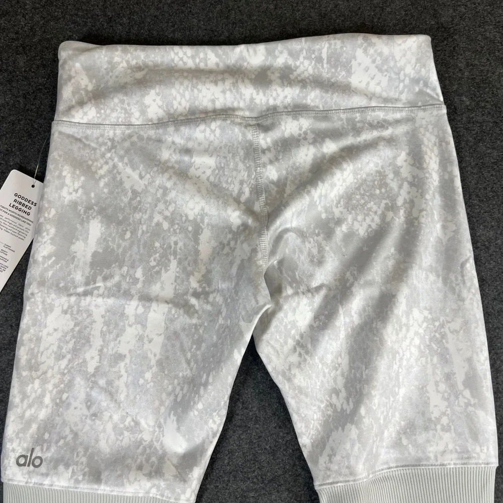 Alo‎ Yoga Goddess Ribbed Legging Vapor Python Glossy Grey White Snakeskin Medium